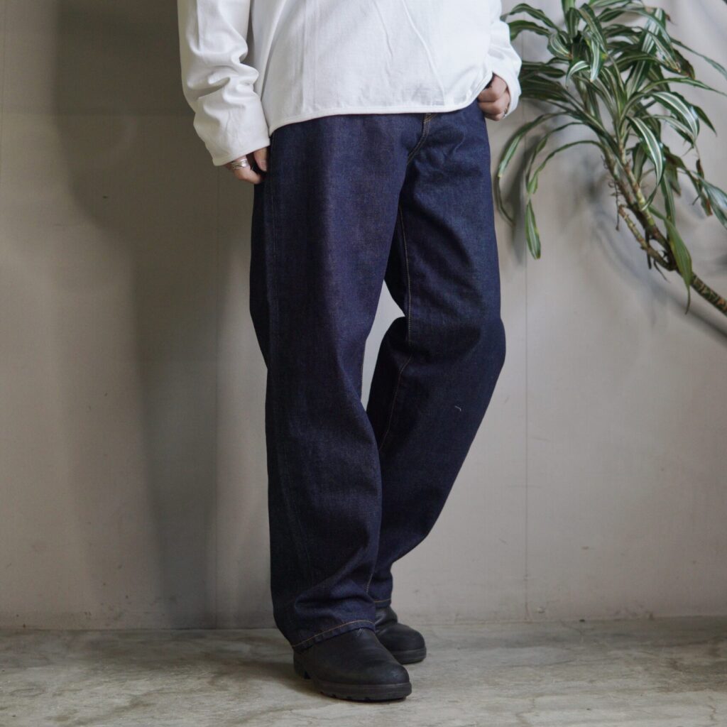 EDIT CLOTHING 新作のテーパードルーズデニム
