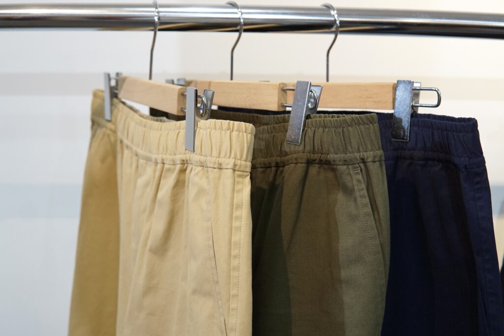 ブランドbettaku / ベッタクの最新秋冬コレクションで発売される パンツ
