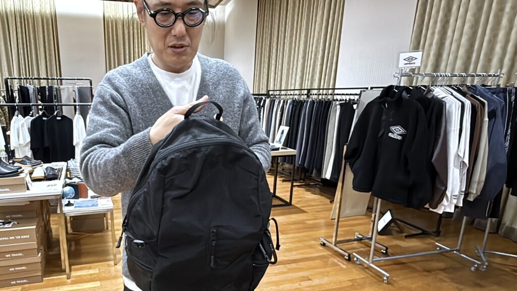 普段使いするバッグでアクティブな確かな機能性と、何よりもスタイルに溶け込むデザインを求める方へ。気鋭のバッグブランド NoiR / ノアール からあなたのライフスタイルを変える、ノアール(黒)なバッグをディーリバーで展開開始です🔥2023年にスタートしたNoir(ノアール)は、都市生活におけるシーンを想定した『シンプルでフラットなデザインにアクティブな機能性』を付加したバッグ&アクセサリを展開するアーバンスタイルブランド。
